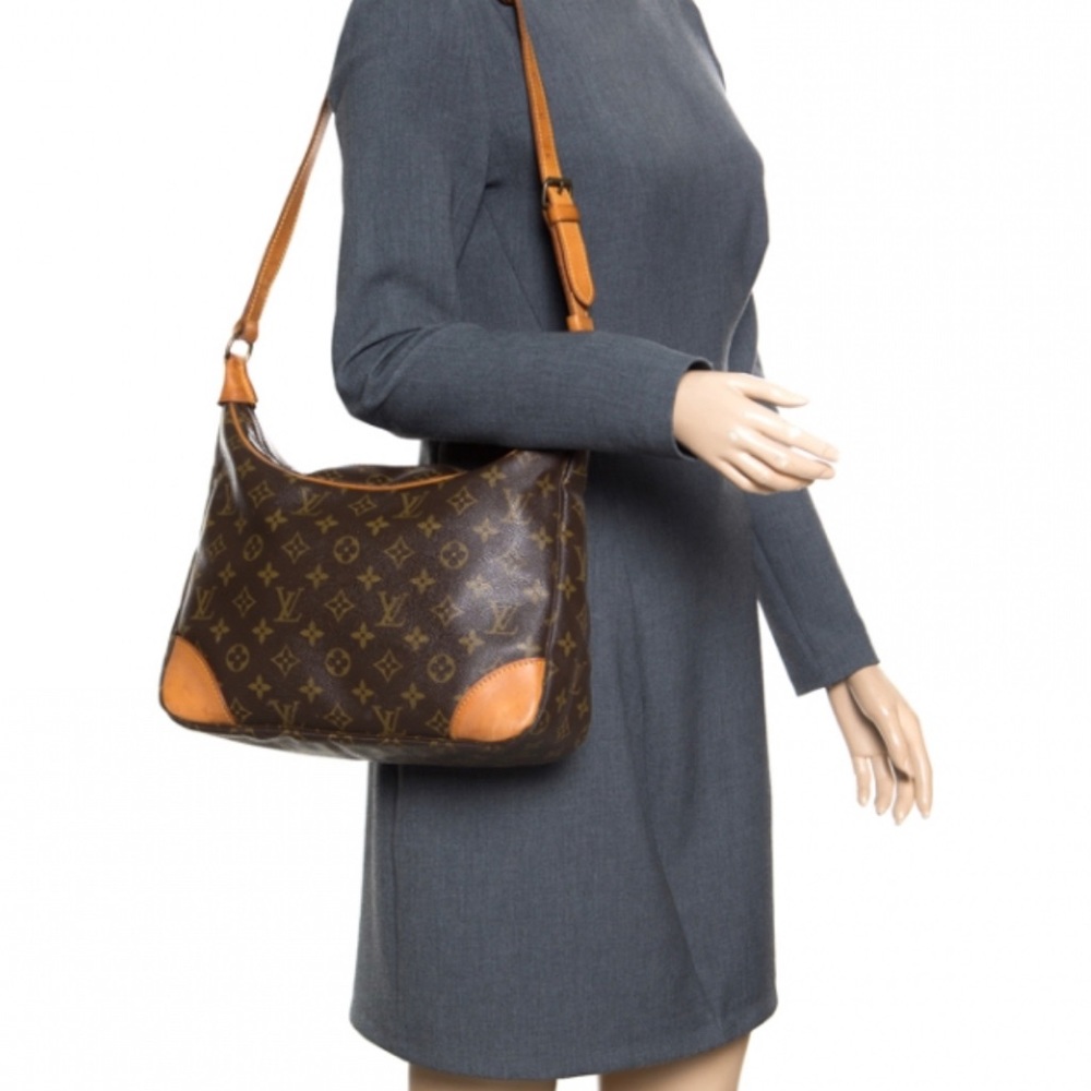 Authentic Luis Vuitton monograma Camvas  Boulongne 35 shoulder crossbody bag